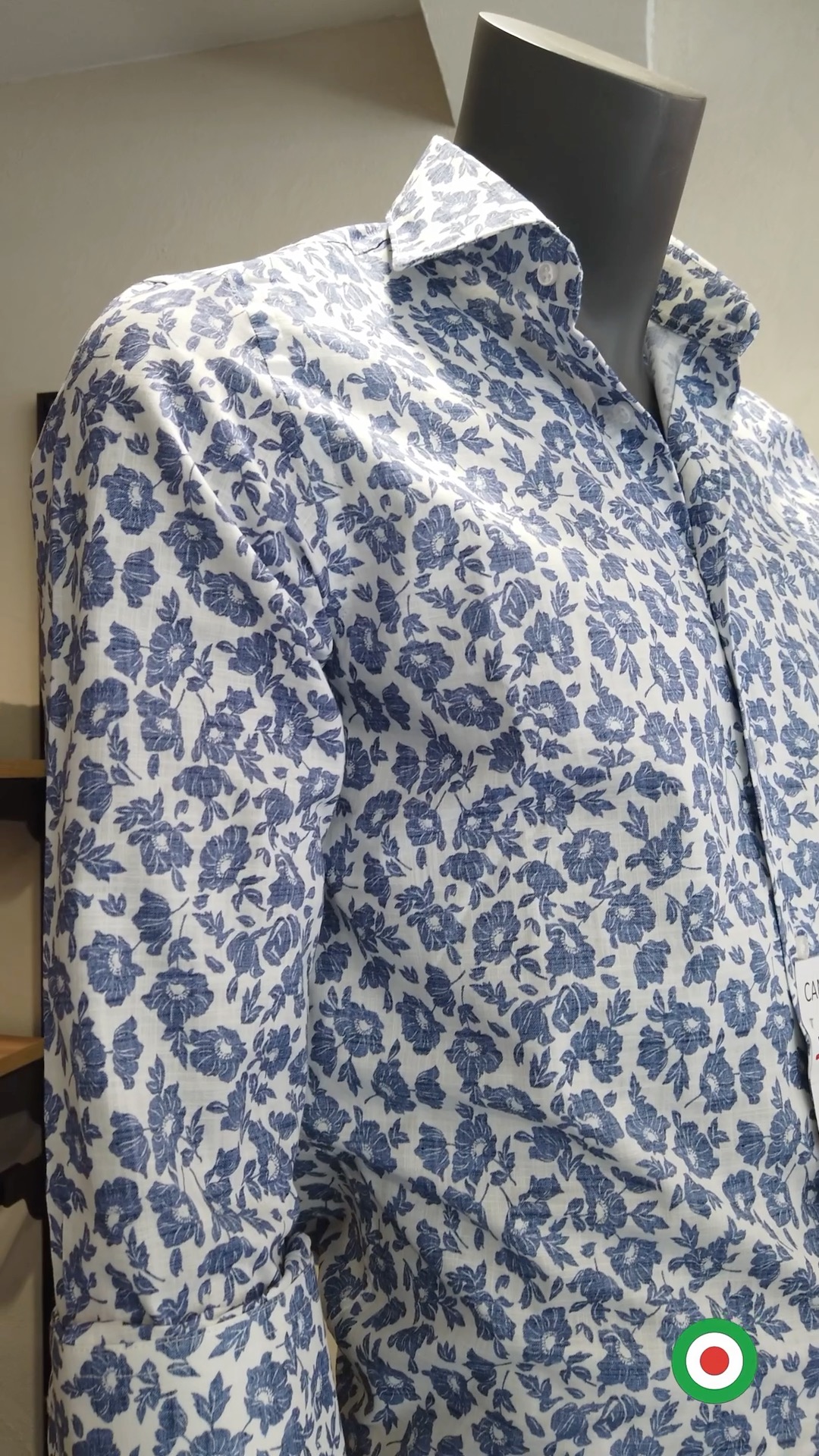 Detalle de camisa y patronaje Azzurro